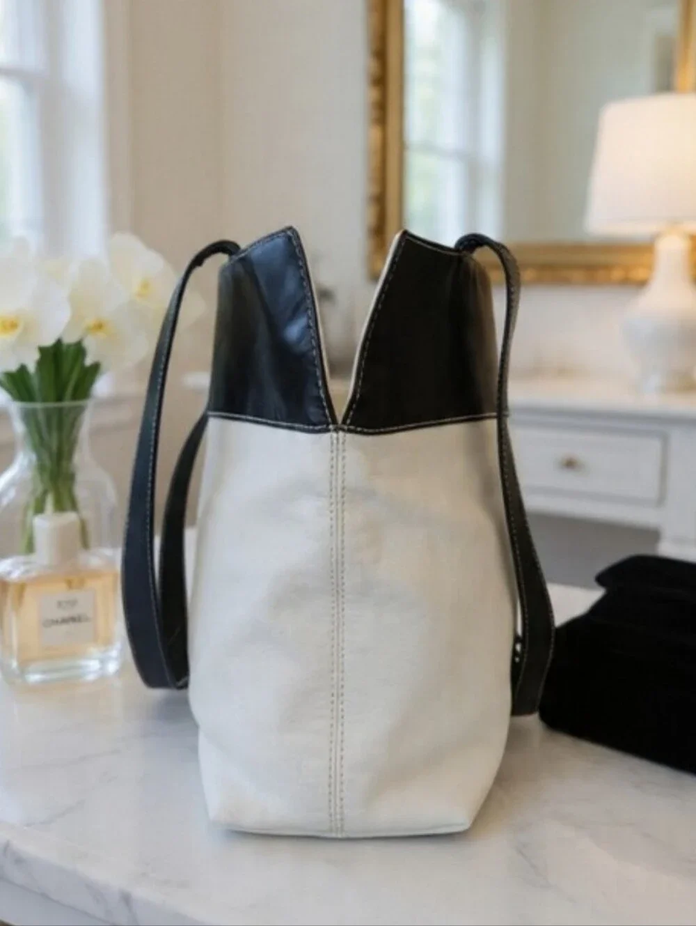 Chanel Vintage  Black & White Lambskin CC Shopper Tote 1997-1999 ✨️💕